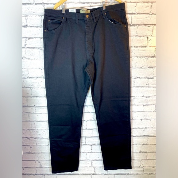 Wrangler Authentics Mens Black Relaxed Fit Straight Leg Jeans Size 42x36 NWT - Picture 1 of 8